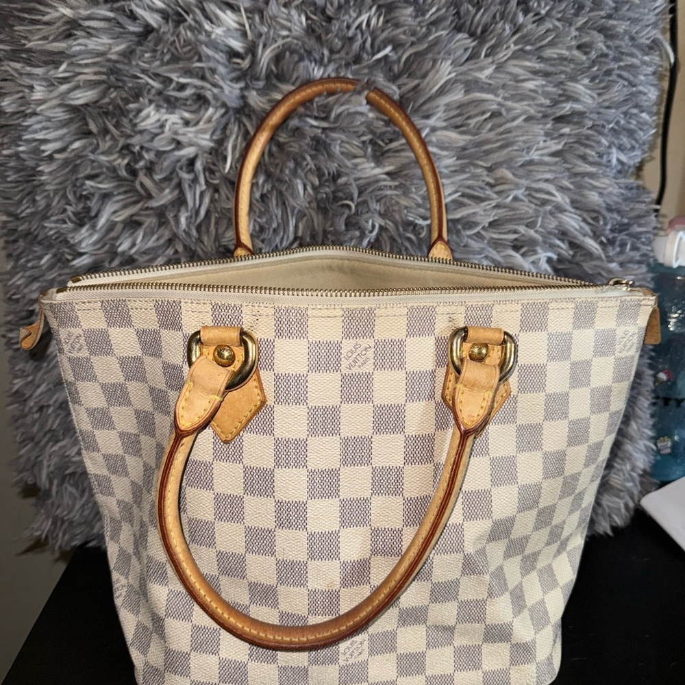 Louis Vuitton
Damier Azur Saleya MM